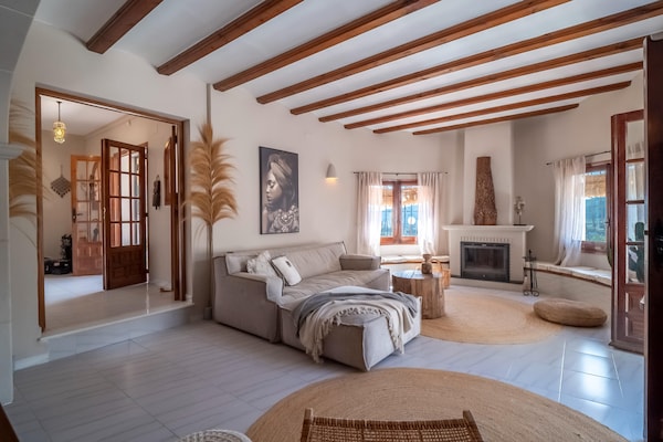Foto van Villa Vista in Alcalali met zwembad en uitzicht - Vakantiehuis in Alcalali - LivingRoom