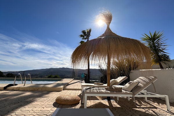 Foto van Villa Vista in Alcalali met zwembad en uitzicht - Vakantiehuis in Alcalali - Terrace