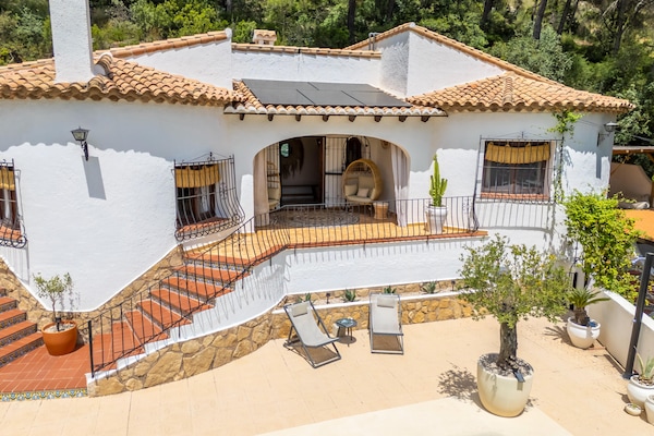 Foto van Villa Vista in Alcalali met zwembad en uitzicht - Vakantiehuis in Alcalali - ExteriorSummer