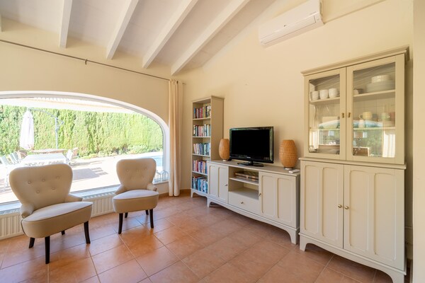 Foto van Prachtige vakantievilla nabij centrum en zee - Vakantiehuis in Javea - LivingRoom