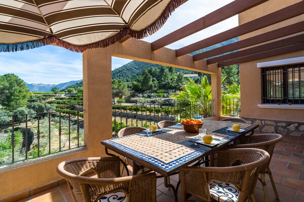 Foto van Rustig verblijf in een villa, Murla - Vakantiehuis in Murla - TerraceBalcony