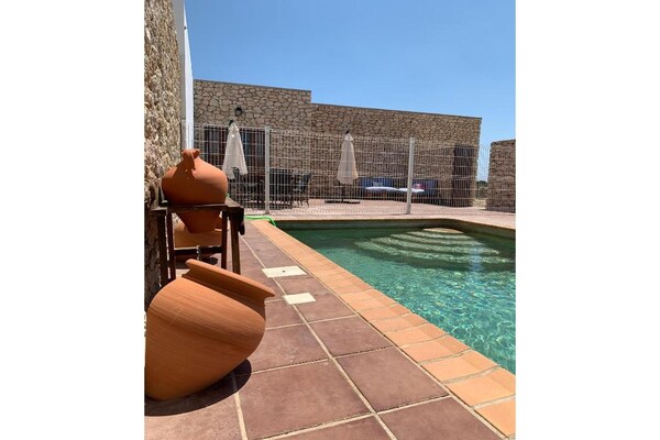 Foto van Stenen huis met privézwembad in Agua Amarga - Vakantiehuis in Almeria - ExteriorSummer