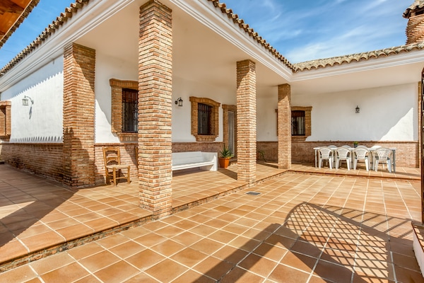 Foto van Familievilla met zwembad - Vakantiehuis in Barbate - ExteriorSummer