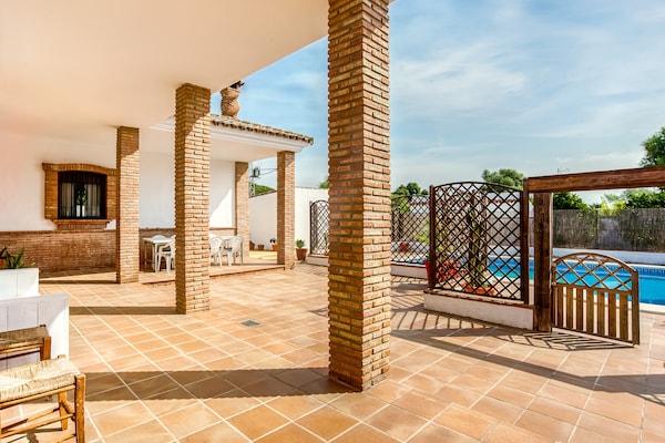 Foto van Familievilla met zwembad - Vakantiehuis in Barbate - ExteriorSummer