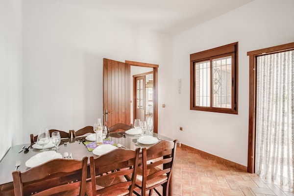 Foto van Familievilla met zwembad - Vakantiehuis in Barbate - DiningRoom