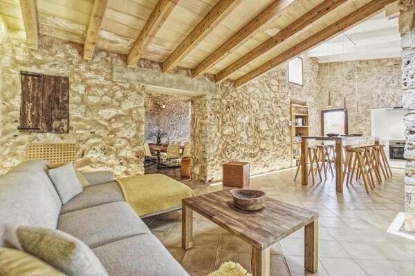 Foto van Finca in Sencelles met zwembad en tuin - Vakantiehuis in Mallorca - LivingRoom