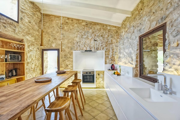 Foto van Finca in Sencelles met zwembad en tuin - Vakantiehuis in Mallorca - DiningRoom