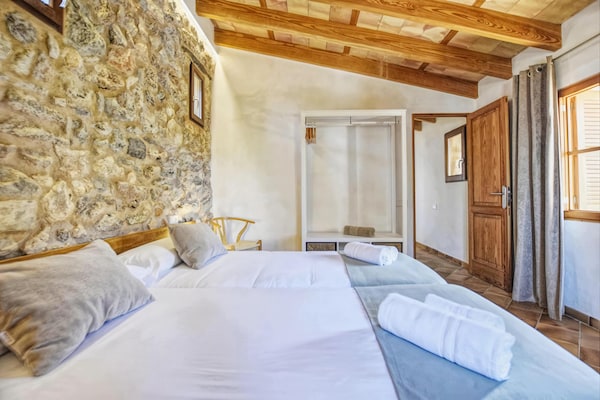 Foto van Finca in Sencelles met zwembad en tuin - Vakantiehuis in Mallorca - BedRoom
