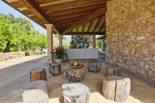 Foto van Finca in Sencelles met zwembad en tuin - Vakantiehuis in Mallorca - TerraceBalcony