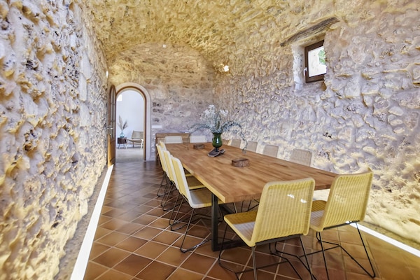 Foto van Finca in Sencelles met zwembad en tuin - Vakantiehuis in Mallorca - DiningRoom