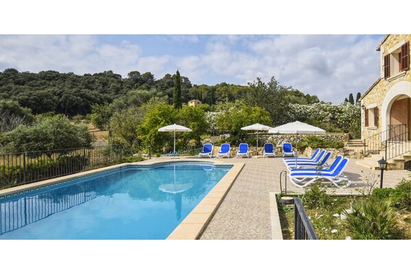 Foto van Landhuis in Spanje met Zwembad & Uitzicht - Vakantiehuis in Campanet - PoolOfHouse