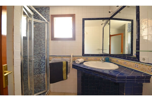 Foto van Villa op Mallorca bij Tramuntana - Vakantiehuis in Manacor de la Vall - BathRoom