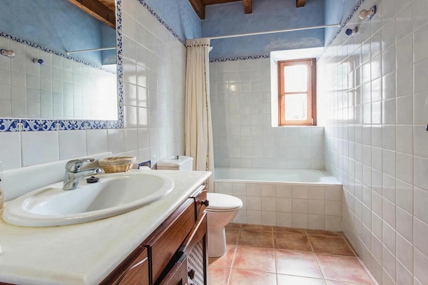 Foto van Villa in Santa María met zoutwaterzwembad - Vakantiehuis in Mallorca - BathRoom