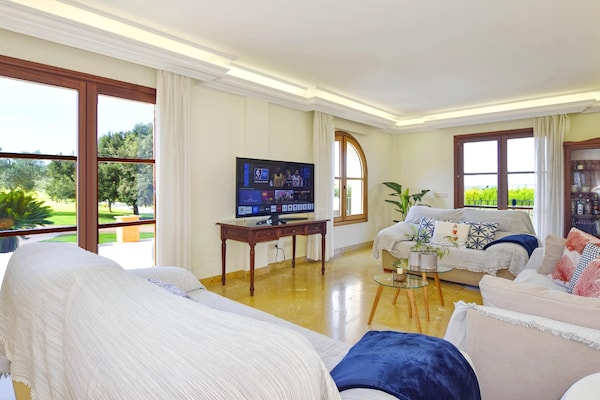 Foto van Rustig landhuis in Binissalem met zwembad - Vakantiehuis in Binissalem - LivingRoom