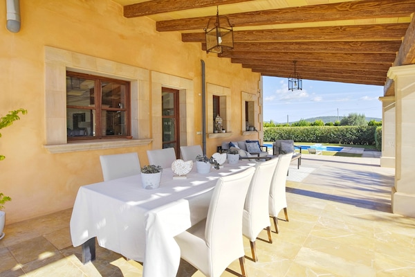 Foto van Rustig landhuis in Binissalem met zwembad - Vakantiehuis in Binissalem - DiningRoom