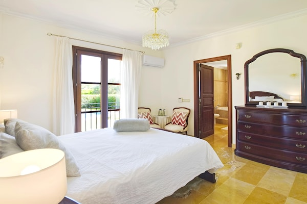 Foto van Rustig landhuis in Binissalem met zwembad - Vakantiehuis in Binissalem - BedRoom