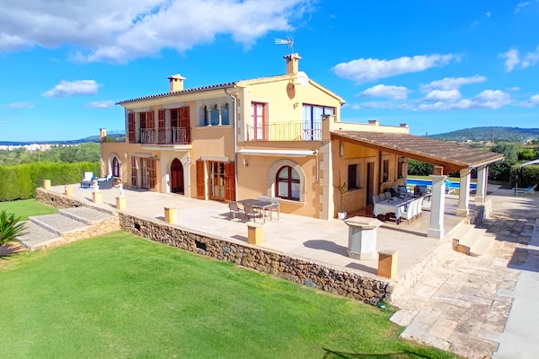 Foto van Rustig landhuis in Binissalem met zwembad - Vakantiehuis in Binissalem - ExteriorSummer