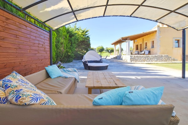 Foto van Rustig landhuis in Binissalem met zwembad - Vakantiehuis in Binissalem - TerraceBalcony