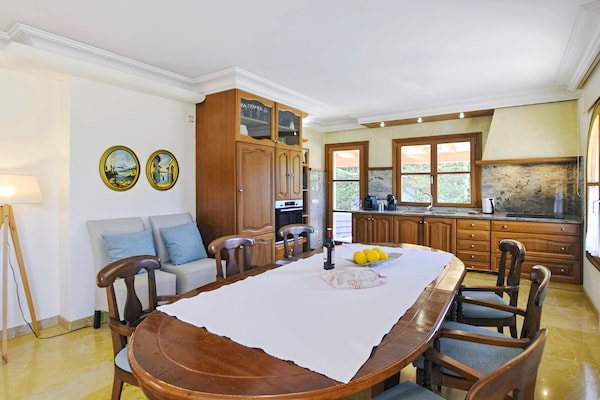 Foto van Rustig landhuis in Binissalem met zwembad - Vakantiehuis in Binissalem - DiningRoom