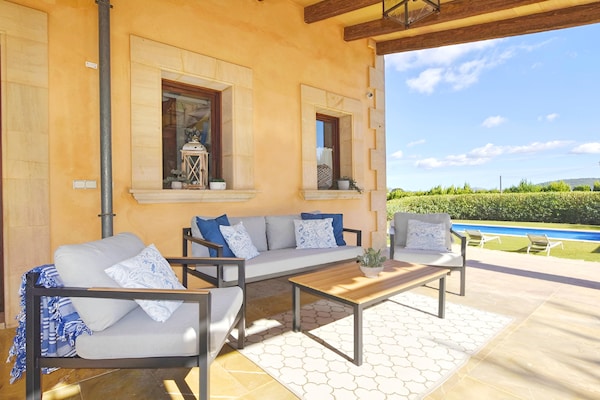 Foto van Rustig landhuis in Binissalem met zwembad - Vakantiehuis in Binissalem - TerraceBalcony