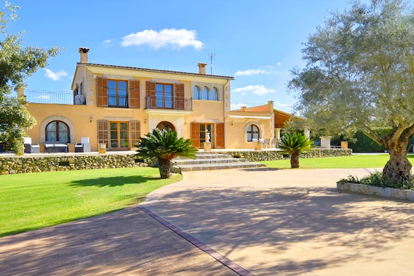 Foto van Rustig landhuis in Binissalem met zwembad - Vakantiehuis in Binissalem - ExteriorSummer