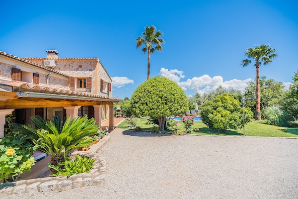 Foto van Traditionele Mallorca Villa met zwembad - Vakantiehuis in Lloseta - ExteriorSummer