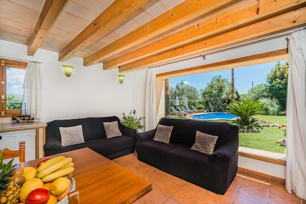 Foto van Traditionele Mallorca Villa met zwembad - Vakantiehuis in Lloseta - LivingRoom