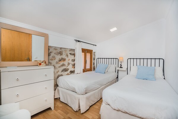 Foto van Traditionele Mallorca Villa met zwembad - Vakantiehuis in Lloseta - BedRoom