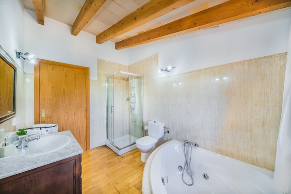 Foto van Traditionele Mallorca Villa met zwembad - Vakantiehuis in Lloseta - BathRoom