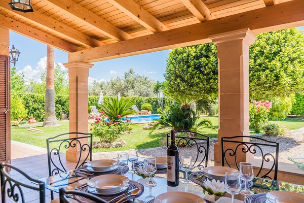 Foto van Traditionele Mallorca Villa met zwembad - Vakantiehuis in Lloseta - TerraceBalcony