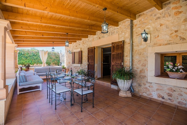 Foto van Traditionele Mallorca Villa met zwembad - Vakantiehuis in Lloseta - TerraceBalcony