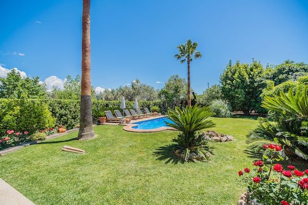Foto van Traditionele Mallorca Villa met zwembad - Vakantiehuis in Lloseta - GardenSummer