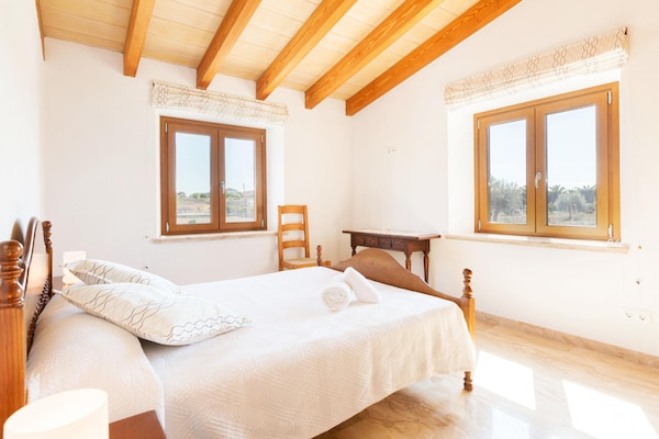 Foto van Moderne rustieke landvilla met zwembad - Vakantiehuis in Lloseta - BedRoom