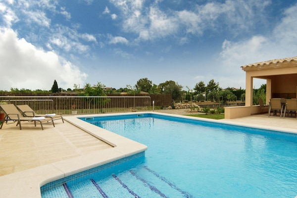 Foto van Moderne rustieke landvilla met zwembad - Vakantiehuis in Lloseta - PoolOfHouse