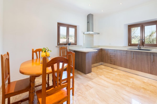 Foto van Moderne rustieke landvilla met zwembad - Vakantiehuis in Lloseta - Kitchen
