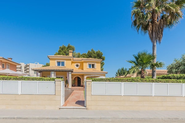 Foto van Waterfront Port d'Alcudia Villa voor 8 - Vakantiehuis in Port d´Alcudia - ExteriorSummer
