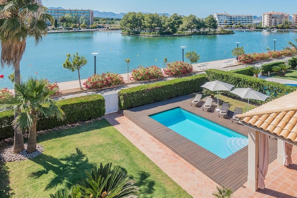 Foto van Waterfront Port d'Alcudia Villa voor 8 - Vakantiehuis in Port d´Alcudia - PoolOfHouse