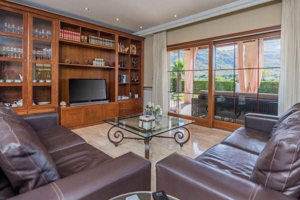 Foto van Waterfront Port d'Alcudia Villa voor 8 - Vakantiehuis in Port d´Alcudia - LivingRoom