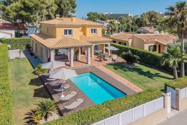 Foto van Waterfront Port d'Alcudia Villa voor 8 - Vakantiehuis in Port d´Alcudia - ExteriorSummer