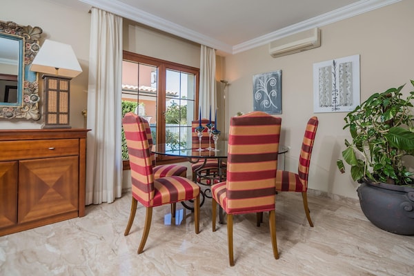 Foto van Waterfront Port d'Alcudia Villa voor 8 - Vakantiehuis in Port d´Alcudia - DiningRoom