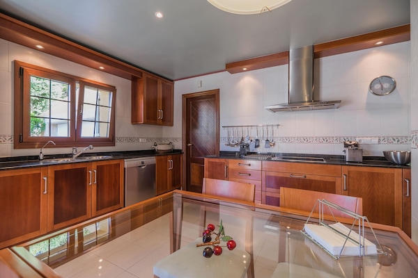 Foto van Waterfront Port d'Alcudia Villa voor 8 - Vakantiehuis in Port d´Alcudia - Kitchen