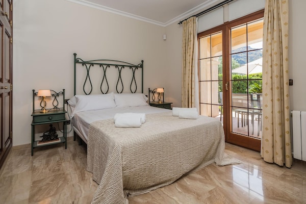 Foto van Waterfront Port d'Alcudia Villa voor 8 - Vakantiehuis in Port d´Alcudia - BedRoom