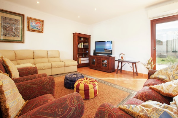 Foto van Huis in Alcudia met zwembad en zeezicht - Vakantiehuis in Alcudia - LivingRoom