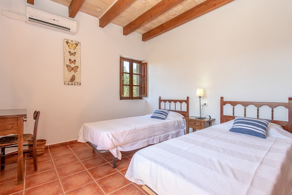 Foto van Villa in Alcudia met privézwembad - Vakantiehuis in Alcúdia - ChildrenRoom