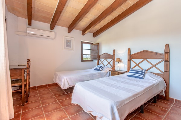 Foto van Villa in Alcudia met privézwembad - Vakantiehuis in Alcúdia - ChildrenRoom
