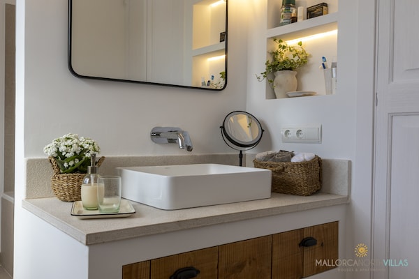 Foto van Villa in Alcudia met privézwembad aan zee - Vakantiehuis in Alcúdia - BathRoom