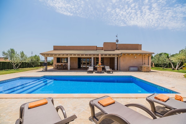 Foto van Vreedzame landvilla in Sa Pobla - Vakantiehuis in Sa Pobla - ExteriorSummer