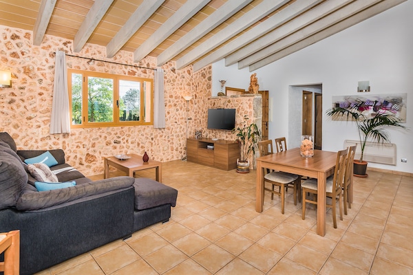 Foto van Vreedzame landvilla in Sa Pobla - Vakantiehuis in Sa Pobla - LivingRoom
