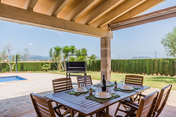 Foto van Vreedzame landvilla in Sa Pobla - Vakantiehuis in Sa Pobla - TerraceBalcony