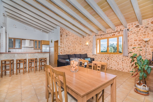 Foto van Vreedzame landvilla in Sa Pobla - Vakantiehuis in Sa Pobla - DiningRoom